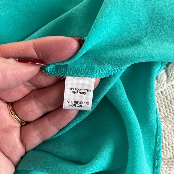 EST. 1946 Teal Polyester Flowy Short Sleeve Blouse Women’s Size Medium - Picture 9 of 13